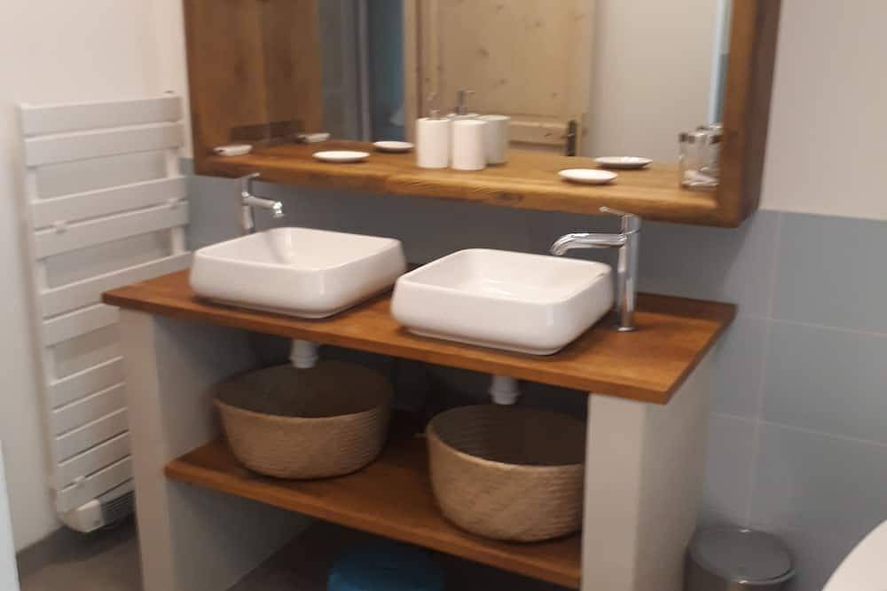 La ferme des farios, gorge du lignon in Tence, Massif Central