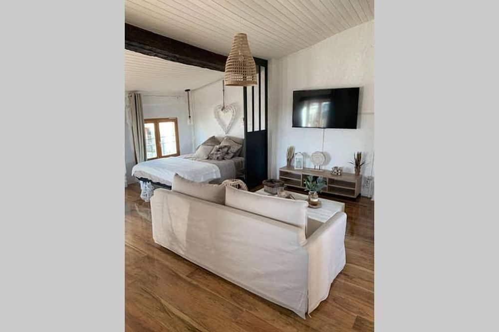 Entire apartment, Le Pilori in Niort, Niort region