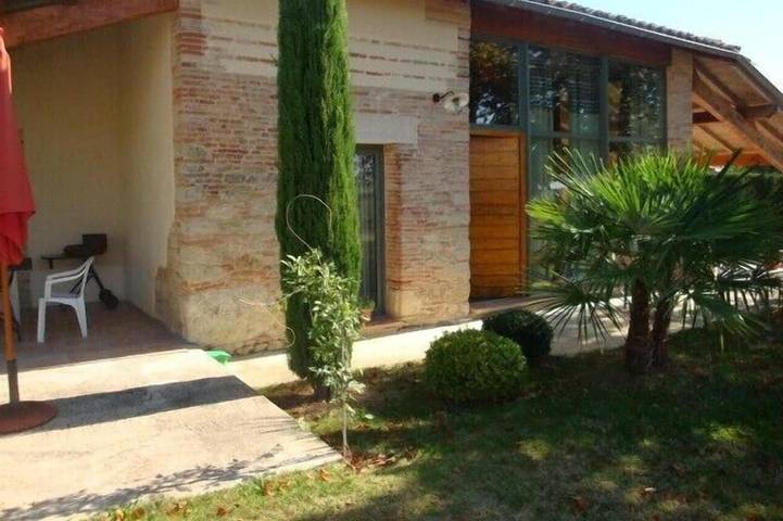 Location de vacances pour 4 personnes, avec Terrasse et Jardin à L'Honor-de-Cos
