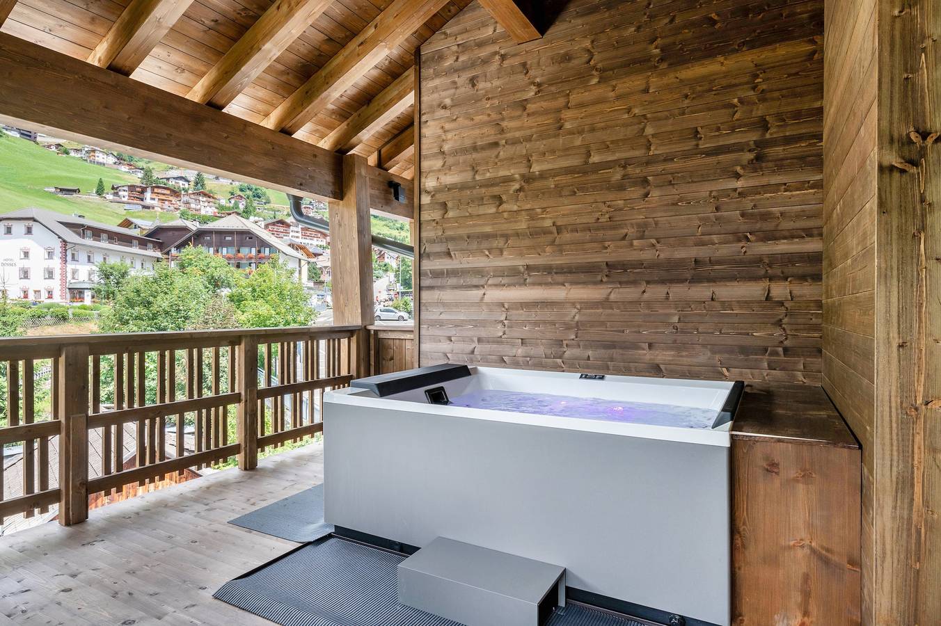 Ganze Wohnung, Villa Sofia Ferienwohnung 'I' mit Bergblick, privater Terrasse und Wlan in Plan da Tieja, Wolkenstein