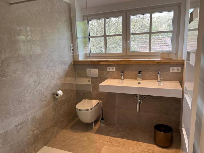 Ferienhaus für 8 Personen, mit Whirlpool und Terrasse sowie Garten und Ausblick in Ahorntal - 4