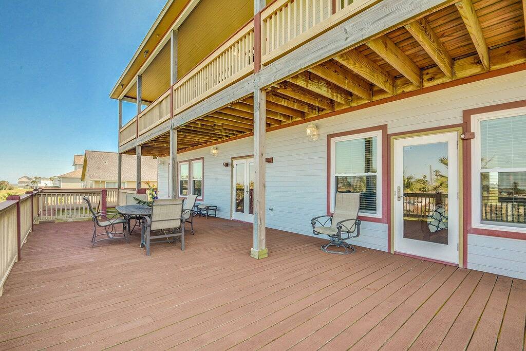 Vacation Home for 16 Guests in Galveston Island, Galveston
