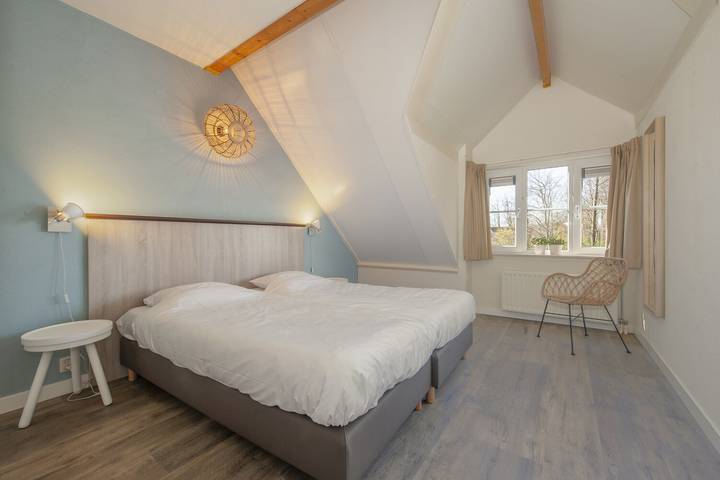 Ferienhaus für 8 Personen, mit Balkon/Terrasse und Terrasse sowie Garten und Pool in Noord-Beveland - 4