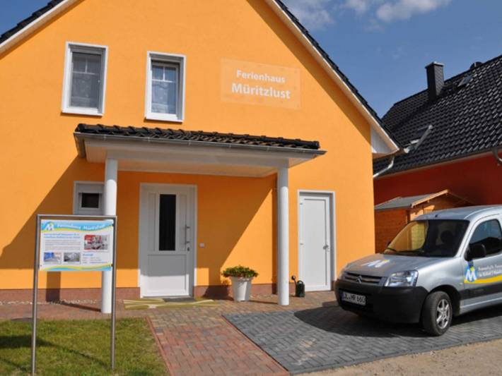 Ferienwohnung für 2 Personen, mit Balkon und Seeblick sowie Garten und Sauna, kinderfreundlich in Röbel-Müritz - 2