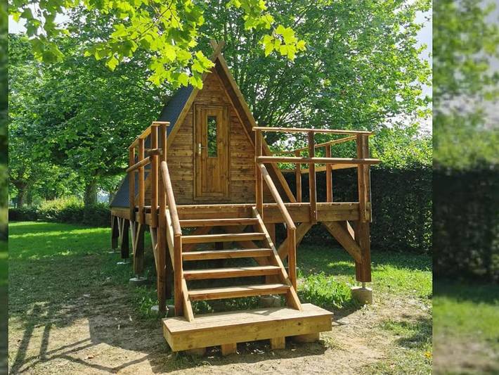 Camping pour 3 personnes, avec Bassin pour enfant dans l' Ain