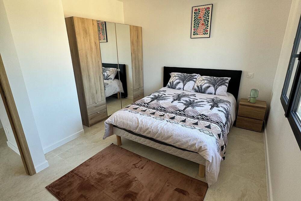 Large luxury villa with swimming pool in Violès, Vaucluse