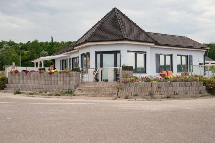 Ferienhaus für 4 Personen, mit Ausblick und Terrasse sowie Seeblick, mit Haustier in Mücheln (Geiseltal) - 3