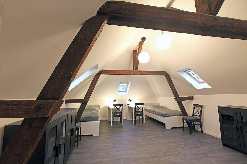 Ganze Wohnung, Kernsanierte 2-Zimmer-Wohnung in Ruhige Lage im Innenhof, Alsdorf in Alsdorf, Rheinland