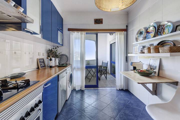 Ganze Wohnung, Ferienwohnung Duplex com terraço na Charneca mit Terrasse, Balkon und Wlan in Charneca de Caparica e Sobreda, Halbinsel von Setúbal