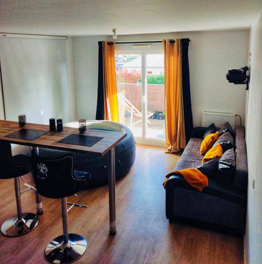 Appartement entier, One-Bedroom Apartment in Melun, Seine-et-Marne