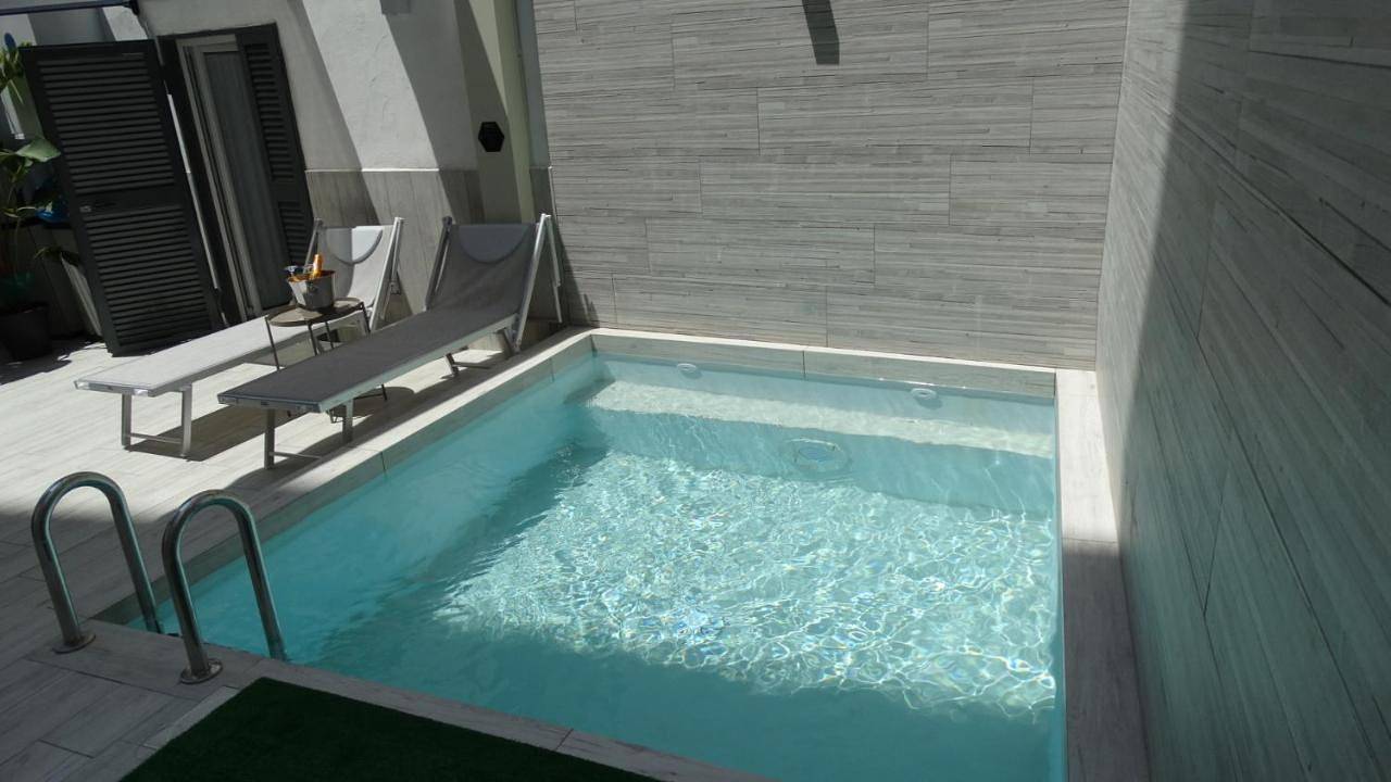 Sisina Luxury Room Jacuzzi & Piscina in Portici, Parco nazionale del Vesuvio
