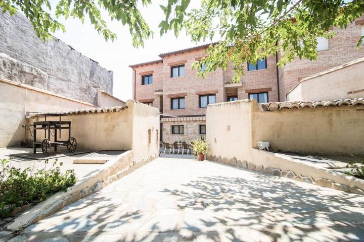 Location de vacances pour 11 personnes, avec terrasse ainsi que piscine et jardin à Gálvez