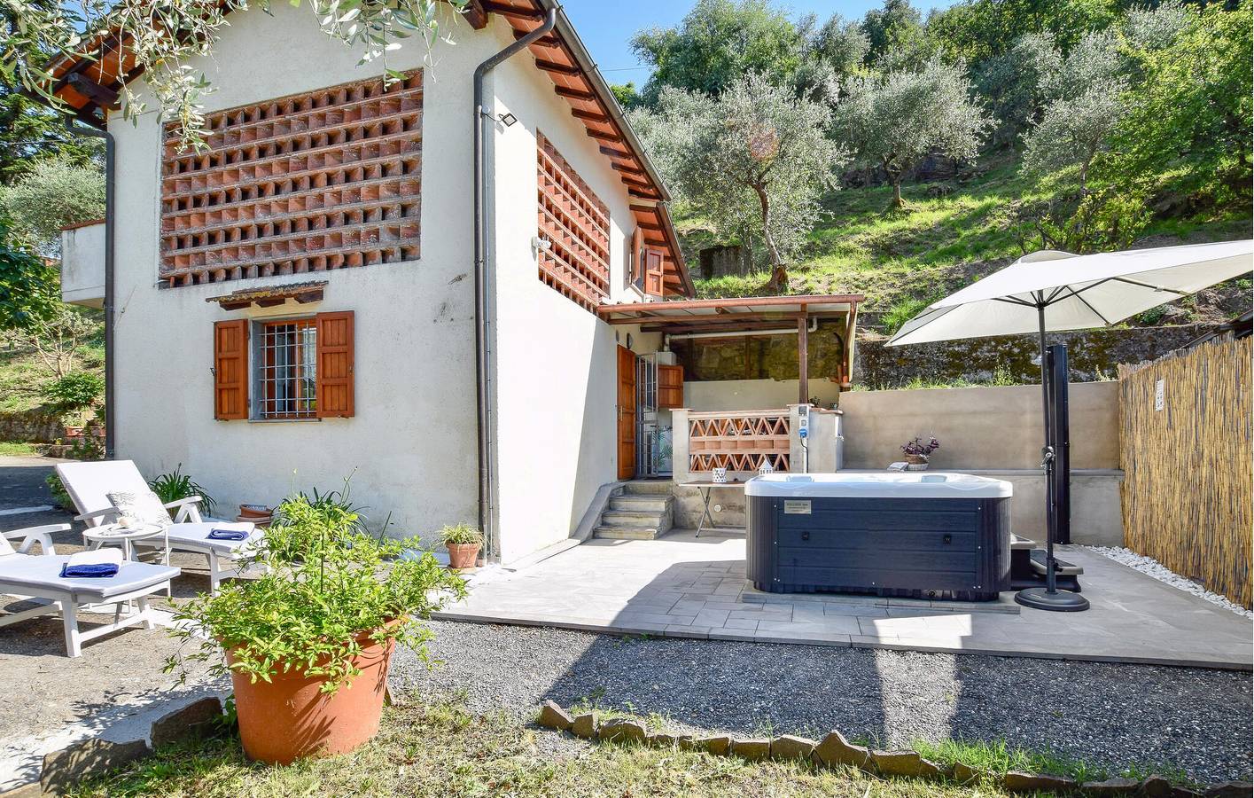 Gemütliche Gartenwohnung mit Parkplatz, WiFi und Geschirrspüler - Massarosa in Massarosa, Italienische Riviera