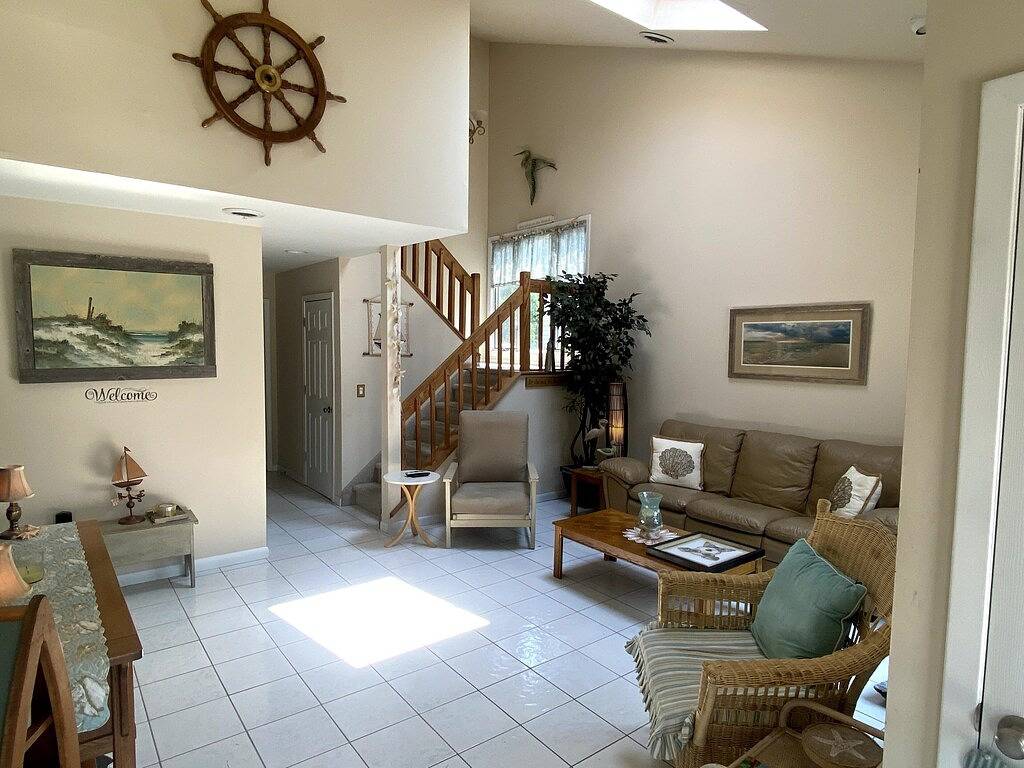 4 Bedroom, 3 Bath with Heated Pool + Hot Tub short walk to beach in Bay Head, Ocean County