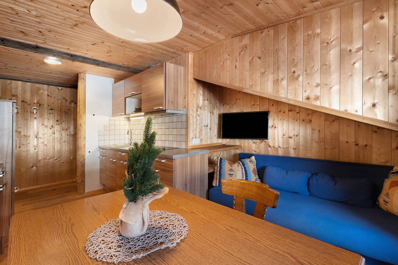 Ganzes Studio, Einzimmerapartment 'Jelerhof Apt Zirm' mit Bergblick, Gemeinschaftsgarten und Wi-Fi in St. Magdalena (Gsies), Gsies