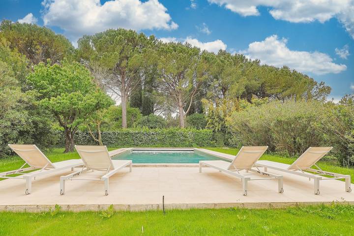Mas des Oiseaux (9p) with pool in Chateaurenard in Châteaurenard, Region de Arles