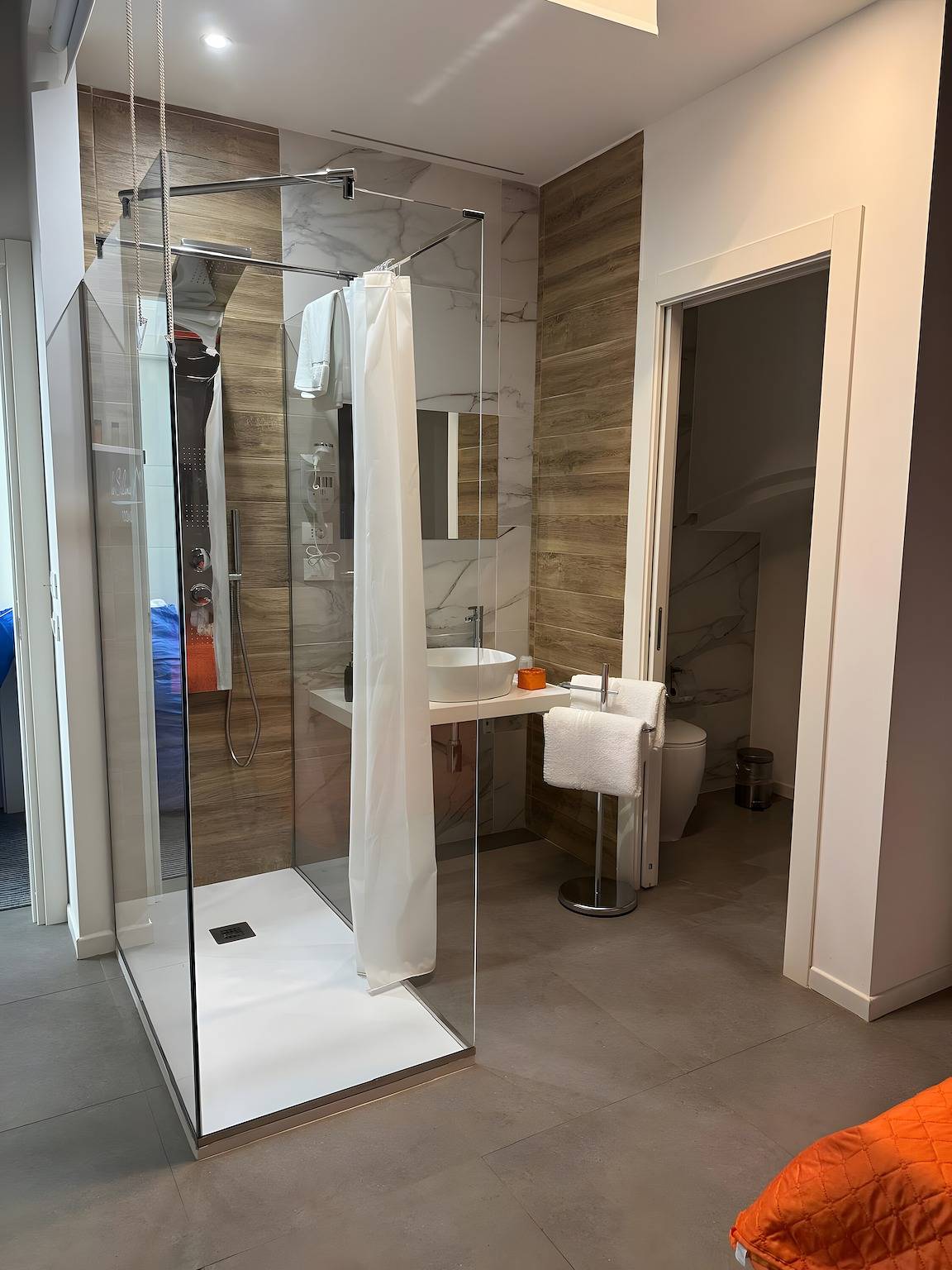 Camera 104 a 'Le Saline Rooms Marzamemi' Wi-Fi e aria condizionata in Marzamemi, Pachino