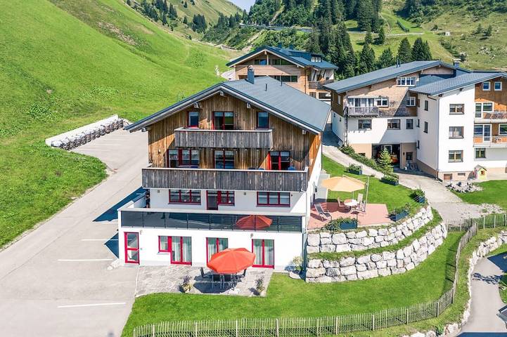 Hütte für 4 Personen, mit Balkon und Whirlpool sowie Garten in Schröcken