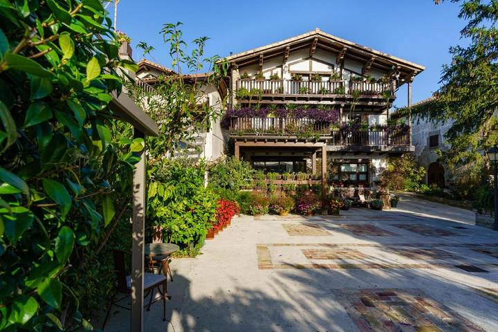 Chalet para 16 personas, con Balcón y Terraza además de Jardín y Vistas en Ulzamaldea