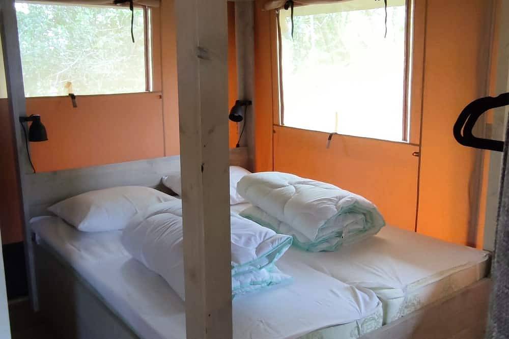 Luxury safari tent in Friesland, Grou in Nationalpark De Alde Feanen