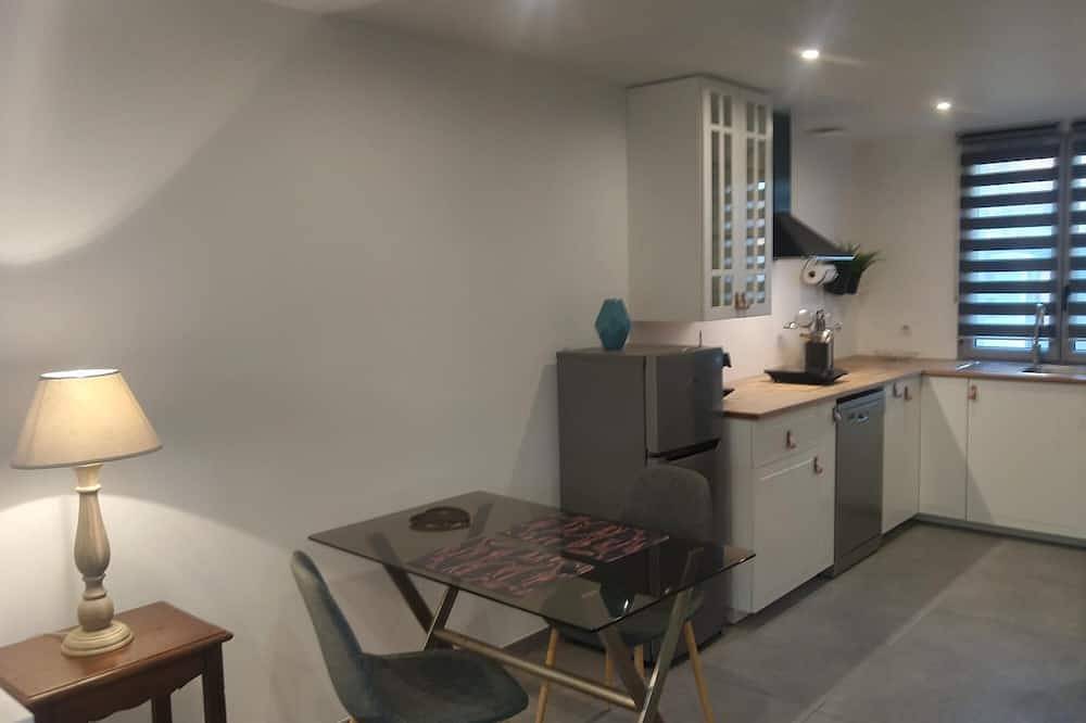 Entire apartment, Beachfront studio with pool. in Châtelaillon-Plage, La Rochelle region