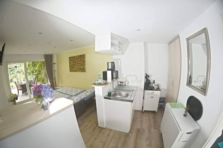 Appartement entier, Maison d'hôtes avec terrasse près de l'aéroport in Rösrath, Arrondissement de Rhin-Berg