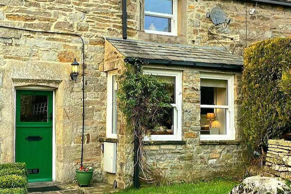 Cottage with pretty garden and views. 2 mins from cobbled square, pubs/amenities in Grassington, Yorkshire Dales National Park