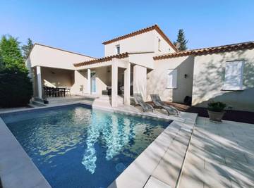 Cottage pour 6 personnes, avec terrasse ainsi que piscine et vue à MUS