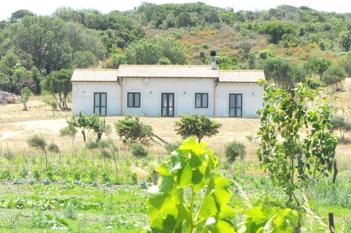 Agriturismo per 10 persone, con idromassaggio e giardino nonché terrazza in Santa Teresa Gallura