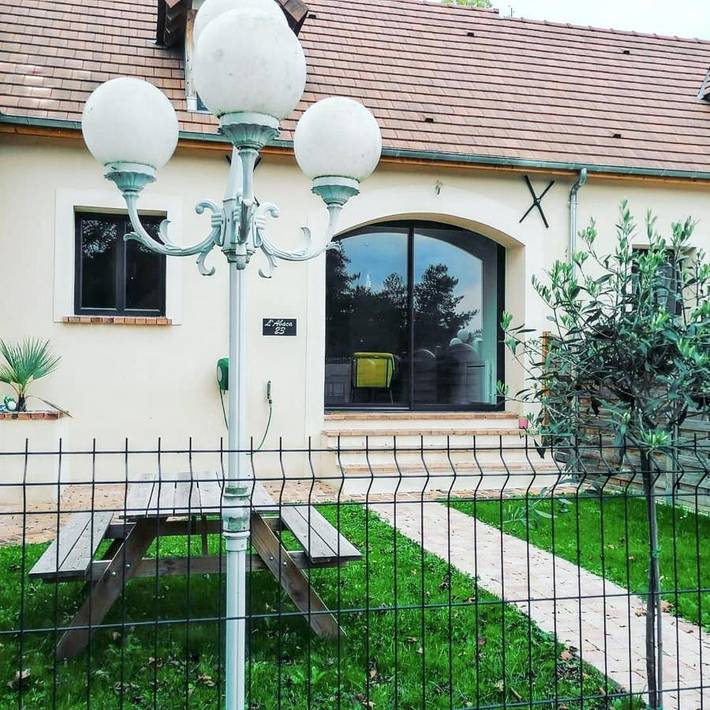 Location de vacances pour 4 personnes, avec terrasse et jardin à Sainte-Geneviève-lès-Gasny