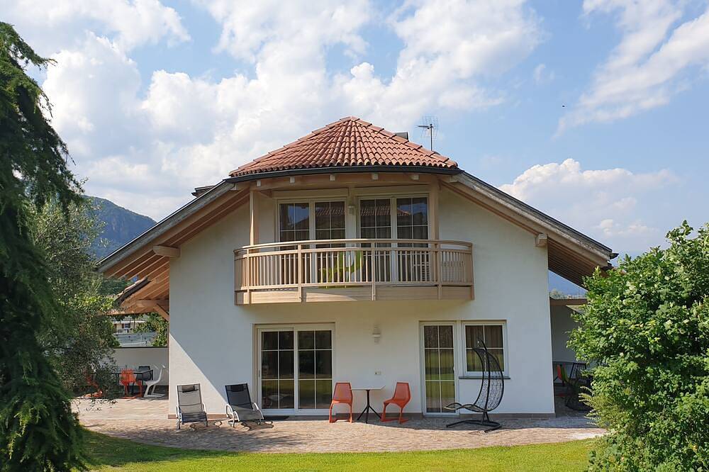 Pink Lady familienfreundliches Ferienhaus, 10 Minuten vom Kalterersee entfernt in Auer, Südtirol