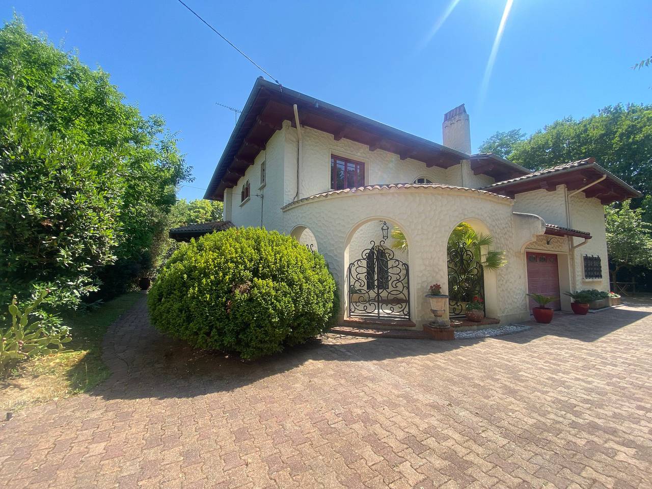 Villa avec Piscine Intérieure, 5 Chambres, Proche Plage et Commerces à Arcachon in Arcachon, Région d'Arcachon