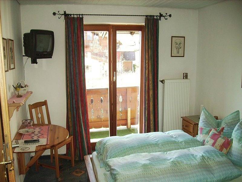 Gästehaus Eschenhof - Doppelzimmer, 16 qm, Dusche/Wc, Balkon in Reit im Winkl, Bayerische Alpen