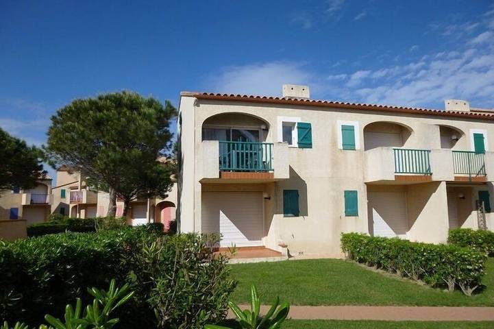 Appartement de vacances pour 4 personnes, avec piscine ainsi que balcon et jardin