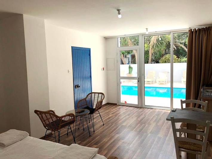 Location de vacances pour 2 personnes, avec vue et jardin ainsi que sauna et piscine dans Oróklini - 2