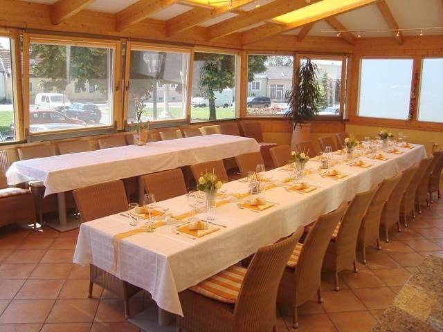 Hôtel pour 2 personnes, avec terrasse dans Korneubourg - 3