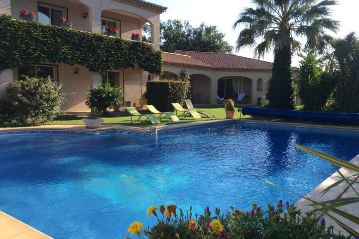 Location de vacances pour 4 personnes, avec jardin et piscine à Saint-Féliu-d'Avall