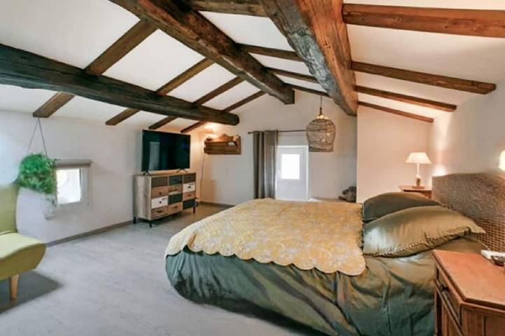 Location de vacances pour 7 personnes, avec jardin ainsi que balcon et jacuzzi à La Vernarède - 3