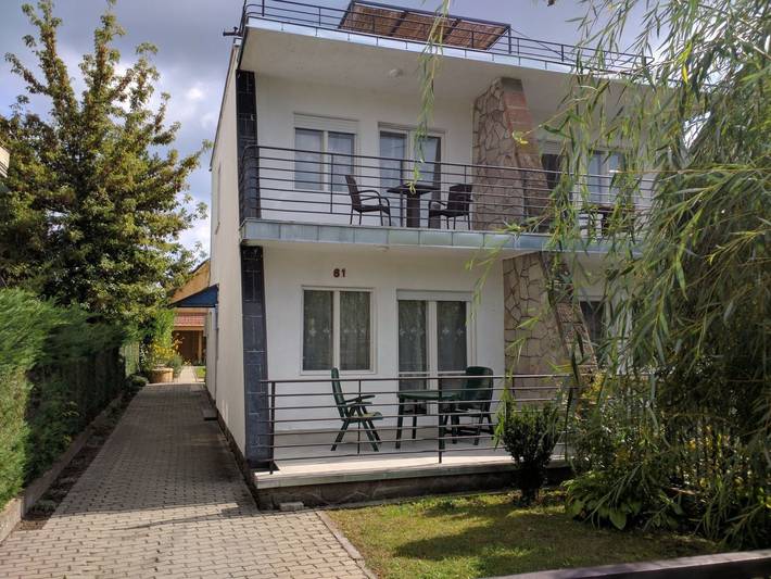 Doppelhaushälfte für sechs Personen mit Terrasse in Szantod, Plattensee Südufer