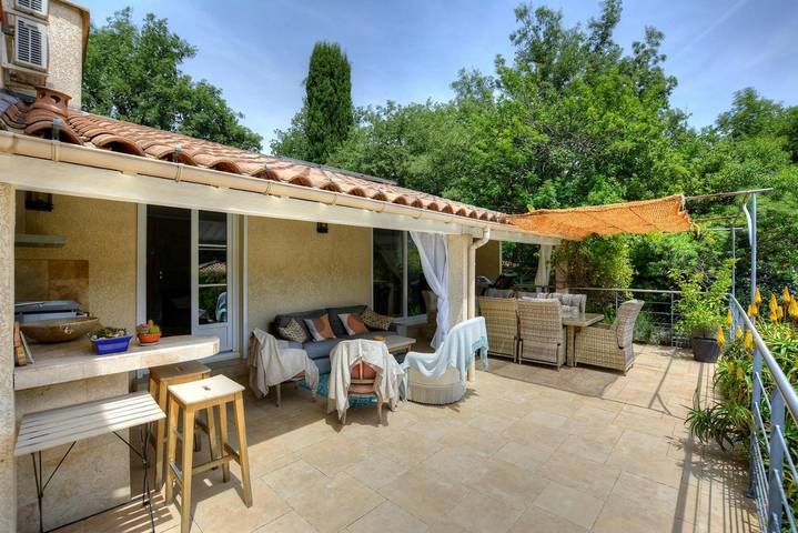 Location de vacances pour 12 personnes, avec sauna et piscine ainsi que jardin et vue, animaux acceptés à Néoules - 4