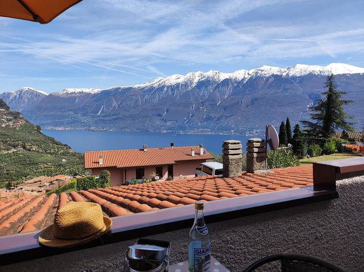 Ferienwohnung für 4 Personen, mit Meerblick und Terrasse sowie Pool, mit Haustier in Tignale