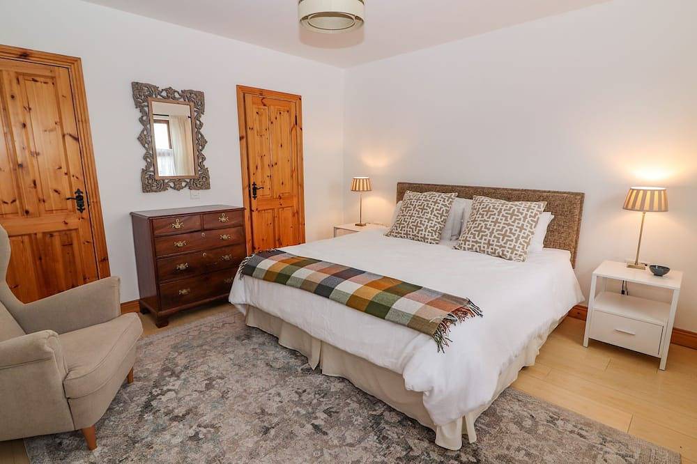 Cherry Blossom Cottage, family friendly in Quilty, County Clare in County Clare