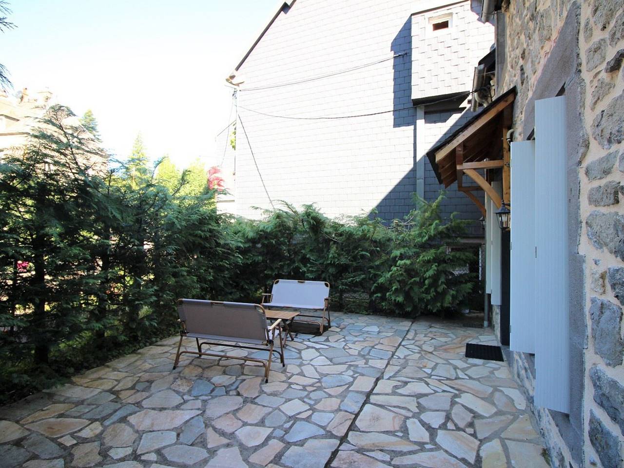 Ganze Wohnung, Mont-Dore: Charmante Appartement T2 avec Terrasse, 200m des Thermes, Wifi, Capacité 4 Pers. in Mont-Dore, Regionaler Naturpark Volcans d'Auvergne