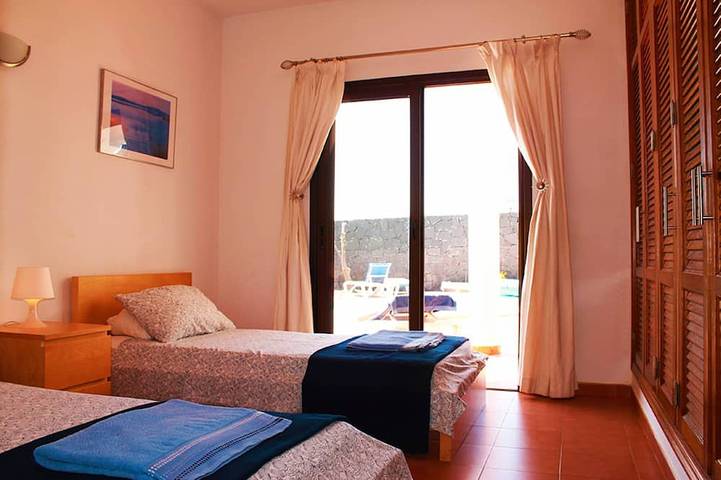 Secluded Tranquility: Entirely Private Villa w/ Heated Pool & Expansive Gardens in Playa Blanca, Yaiza