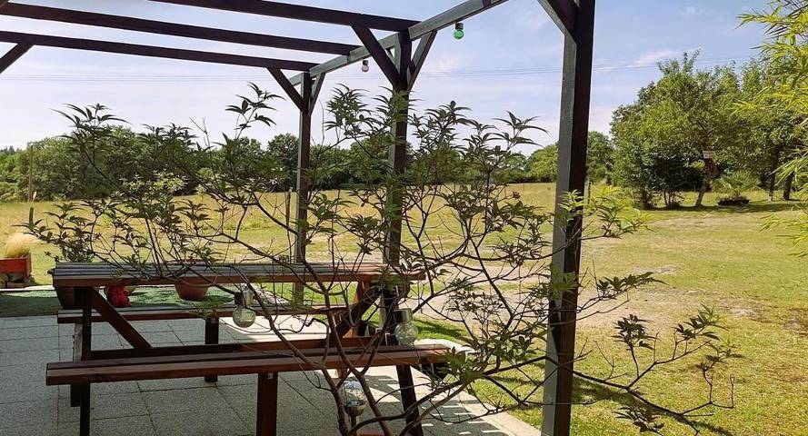 Location de vacances pour 6 personnes, avec jardin ainsi que vue et terrasse à Chambretaud - 4