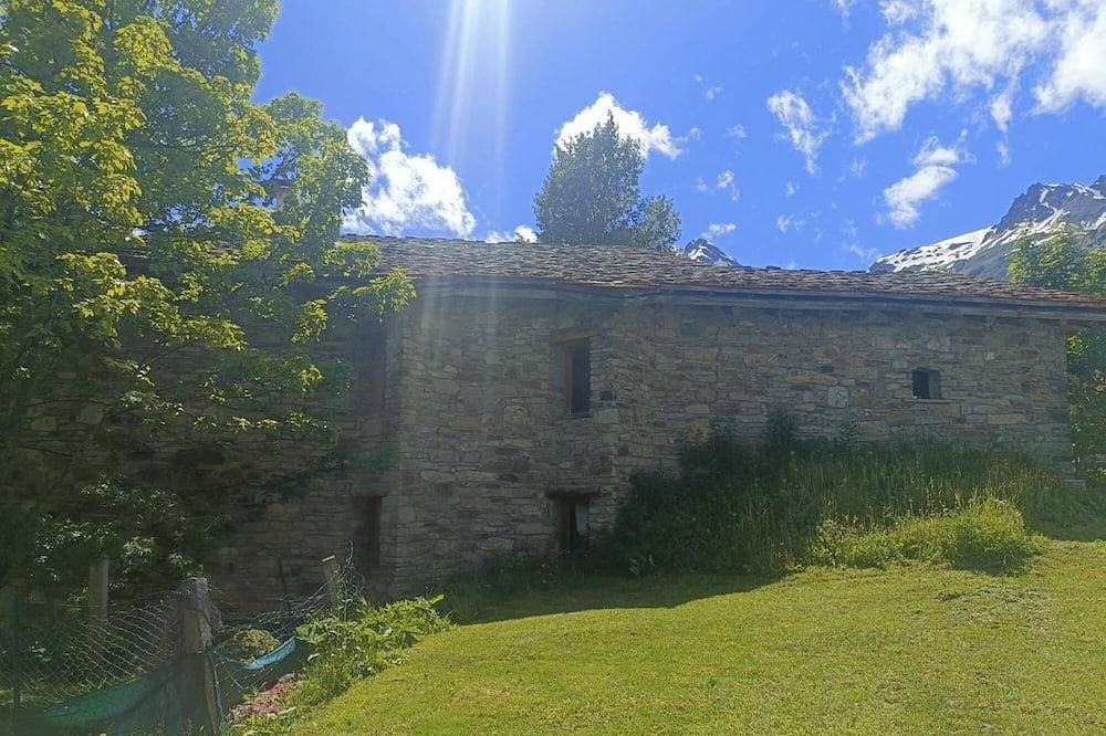 Appartement entier, Appartement 'Le Sabot de Vénus - Chalet Le Névé' avec vue montagne, terrasse partagée et Wi-Fi in Bonneval-sur-Arc, Région de Saint-Jean-de-Maurienne