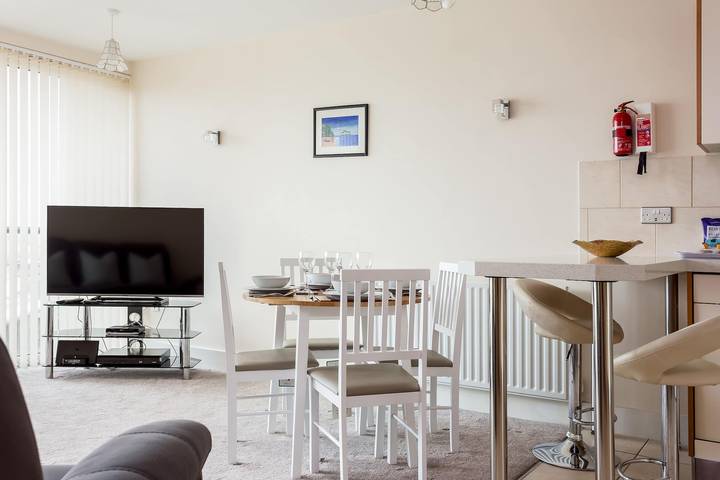 Entire apartment, Poppies - Apartment on Poole Quay with Parking in Poole, Poole Harbour