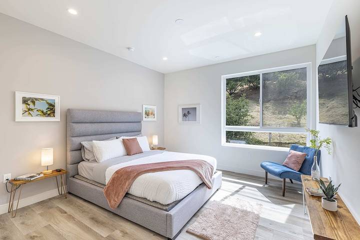 Vacation rental for 12 people, with balcony in San Fernando Valley