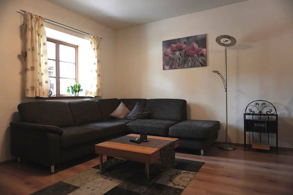 Ganze Wohnung, Ferienwohnung, 52 qm mit Terrasse und separatem Schlafzimmer in Bad Aibling, Landkreis Rosenheim