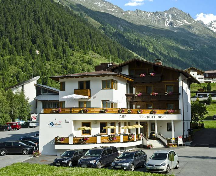 Ferienwohnung für 3 Personen, mit Balkon und Terrasse sowie Sauna und Ausblick in Galtür